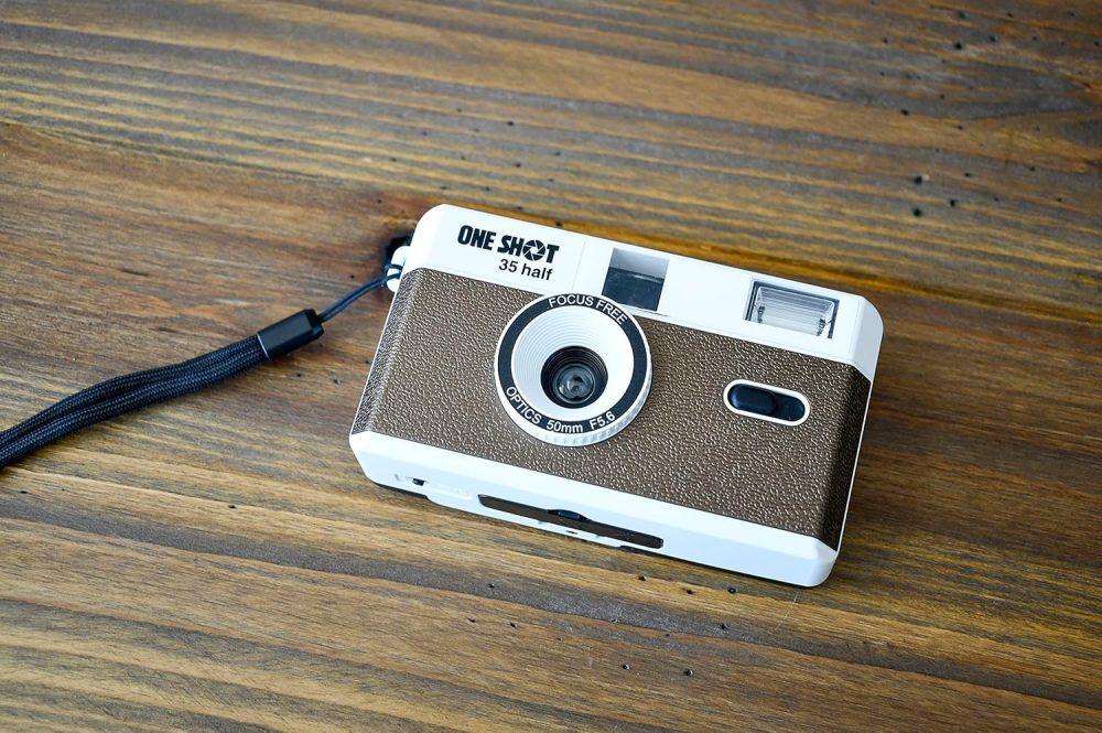 1 Shot Point and Shoot 35mm Film Camera, Reusable Retro Half Frame Camera, Built in Flash, Included One Roll ASA/ISO 400 Black & White Film 18 Exp., (36 Shots) Battery Not Included (Brown Color) - Image 4