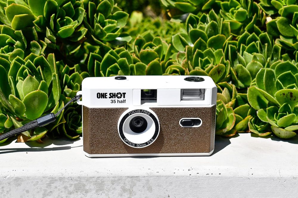 1 Shot Point and Shoot 35mm Film Camera, Reusable Retro Half Frame Camera, Built in Flash, Included One Roll ASA/ISO 400 Black & White Film 18 Exp., (36 Shots) Battery Not Included (Brown Color) - Image 8