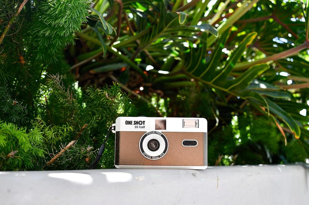 1 Shot Point and Shoot 35mm Film Camera, Reusable Retro Half Frame Camera, Built in Flash, Included One Roll ASA/ISO 400 Black & White Film 18 Exp., (36 Shots) Battery Not Included (Brown Color) - Image 9